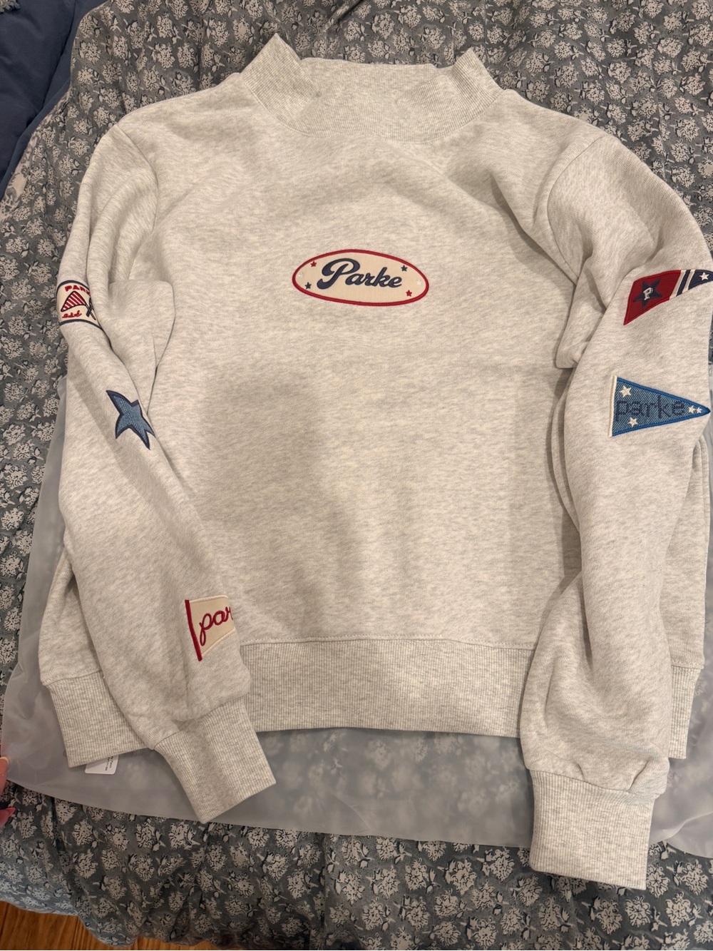 Parke Women's Light Gray Graphic Pullover Sweatshirt